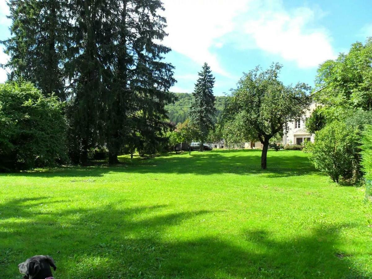 A La Grenouille Du Jura Hotel Bellignat Exterior photo